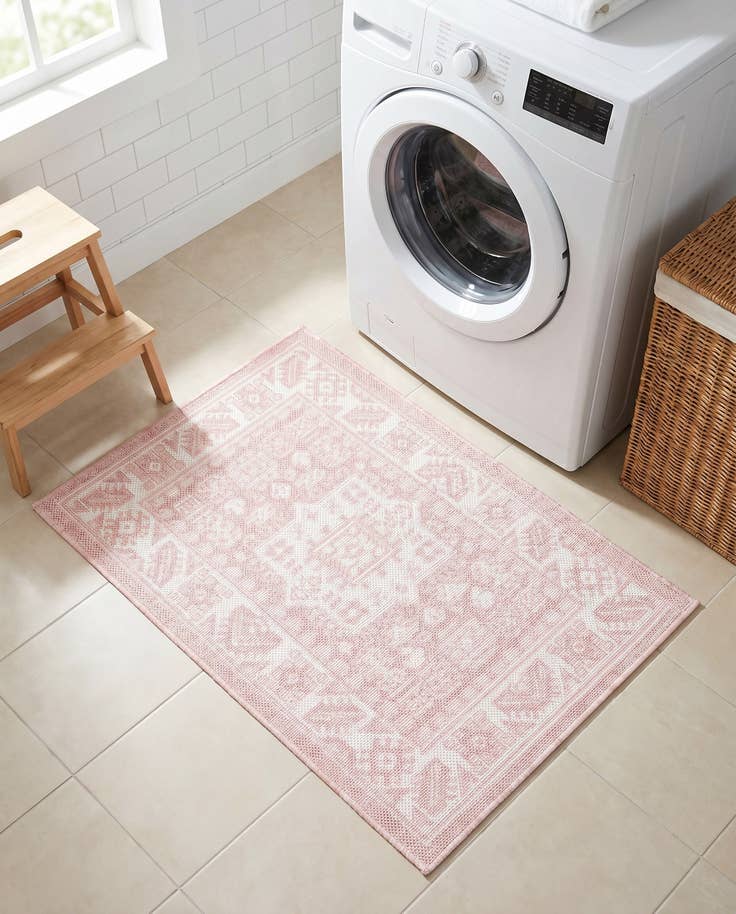 Detail image of 2' x 3' Easy-Clean Aztec Indoor / Outdoor Rug