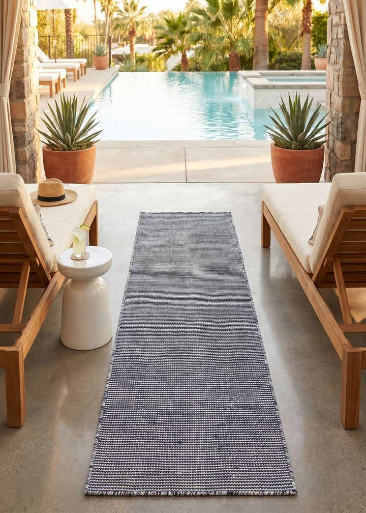 2' x 6' 1 Easy-Clean Jill Zarin Palm Springs Indoor / Outdoor Runner Rug