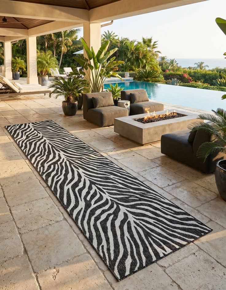Detail image of 2' 7 x 10' Easy-Clean Safari Indoor / Outdoor Runner Rug