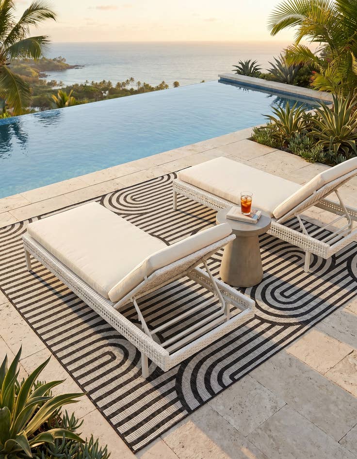 Detail image of 7' 10 x 7' 10 Easy-Clean Modern Indoor / Outdoor Square Rug