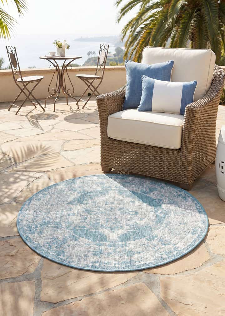 3' x 3' Easy-Clean Traditional Indoor / Outdoor Round Rug