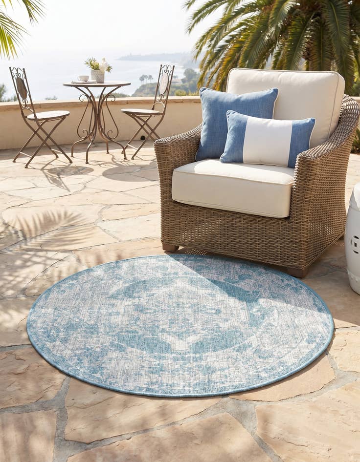 Detail image of 3' x 3' Easy-Clean Traditional Indoor / Outdoor Round Rug