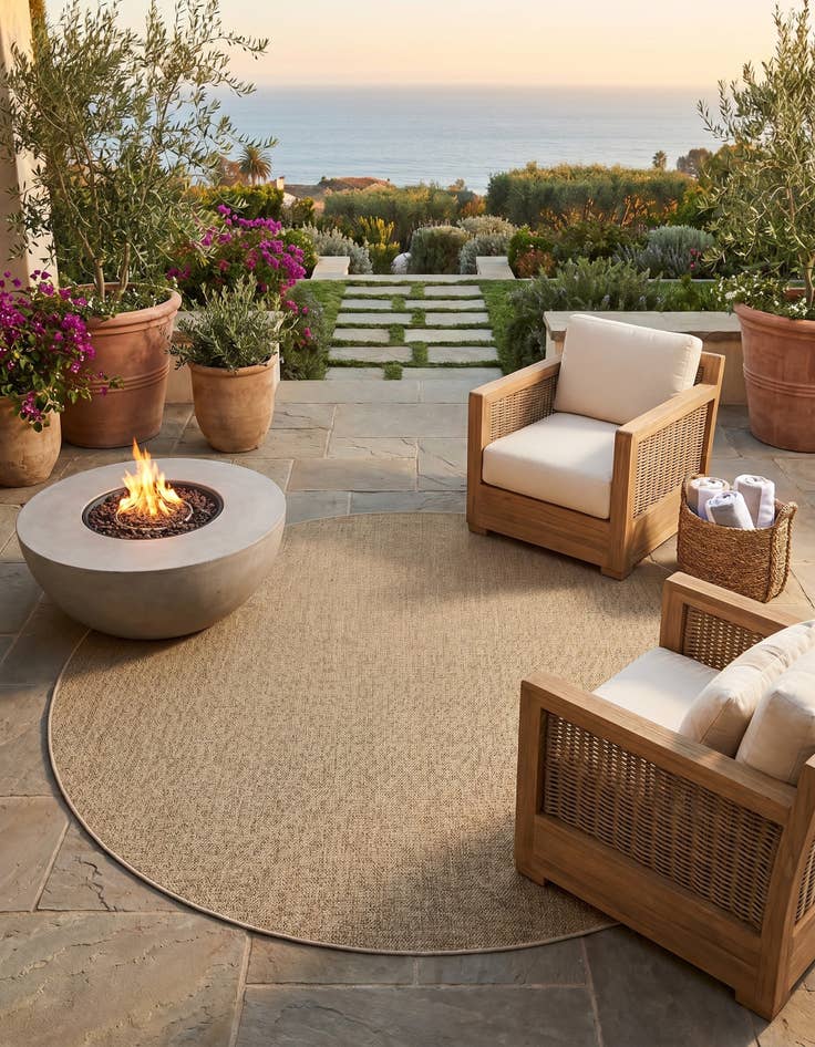 Detail image of 7' 10 x 7' 10 Easy-Clean Solid Indoor / Outdoor Round Rug