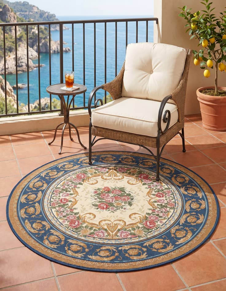 Detail image of 4' x 4' Easy-Clean Traditional Indoor / Outdoor Round Rug