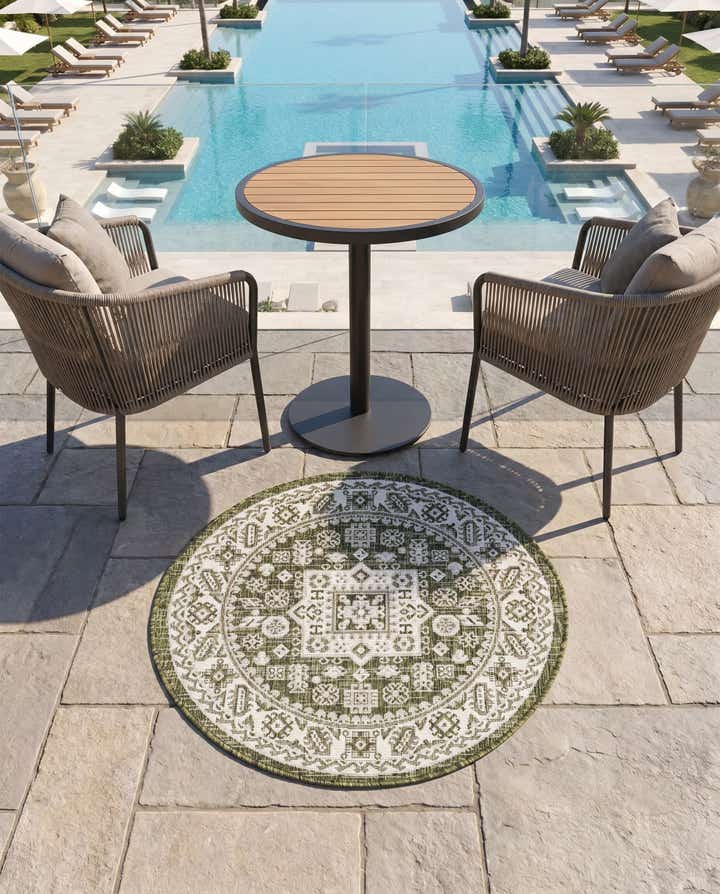 3' x 3' Easy-Clean Aztec Indoor / Outdoor Round Rug