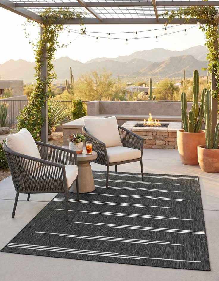 Detail image of 5' 3 x 8' Easy-Clean Modern Indoor / Outdoor Rug