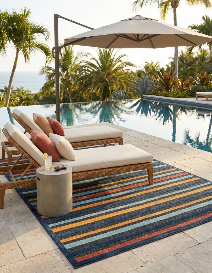 Detail image of 7' x 10' Easy-Clean Belize Indoor / Outdoor Rug
