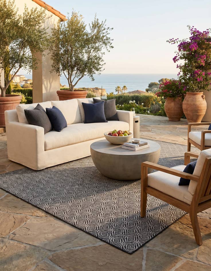 Detail image of 7' 10 x 10' Easy-Clean Lattice Indoor / Outdoor Rug
