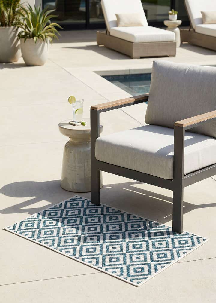 2' x 3' Easy-Clean Jill Zarin Costa Rica Indoor / Outdoor Rug
