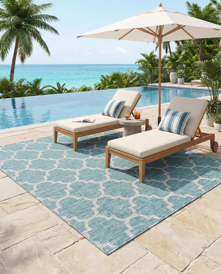 7' 10 x 7' 10 Easy-Clean Lattice Indoor / Outdoor Square Rug