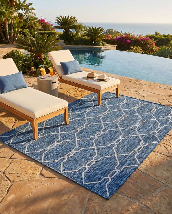 4' x 6' Easy-Clean Lattice Indoor / Outdoor Rug
