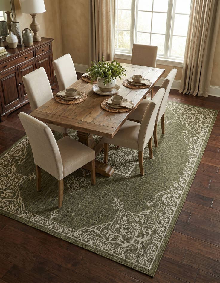 Detail image of 7' 10 x 10' Easy-Clean Traditional Indoor / Outdoor Rug