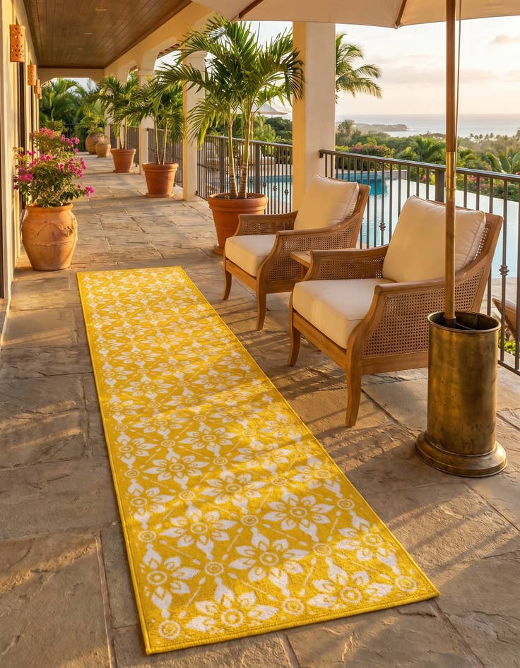Detail image of 2' 7 x 12' Easy-Clean Trellis Indoor / Outdoor Runner Rug
