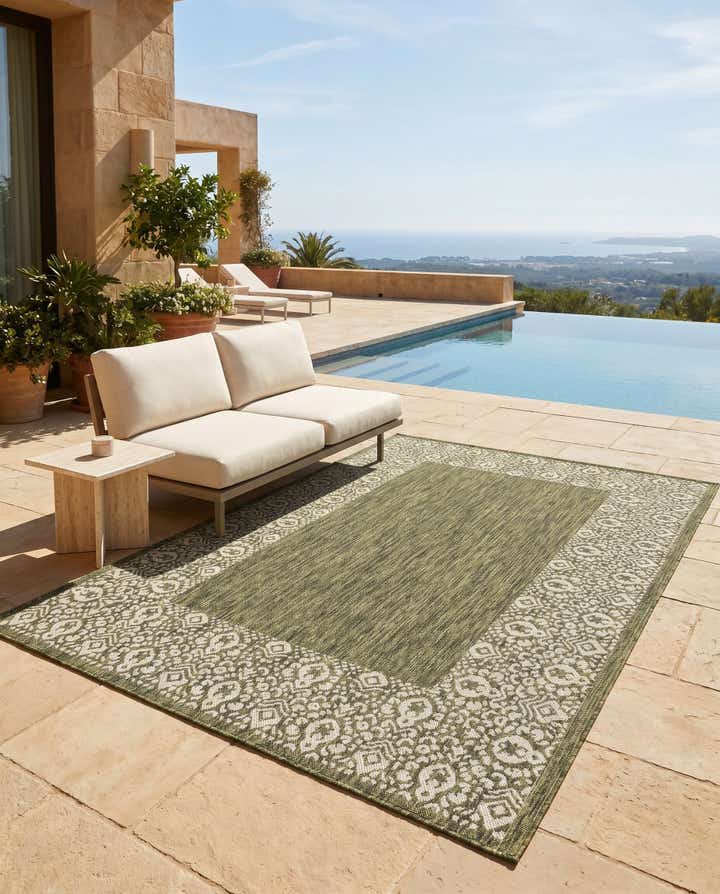 5' 3 x 8' Easy-Clean Border Indoor / Outdoor Rug