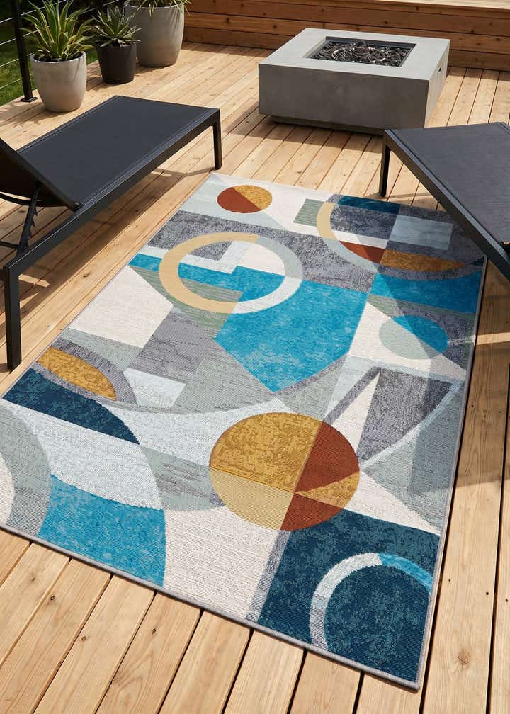 4' 1 x 6' 1 Easy-Clean Modern Indoor / Outdoor Rug