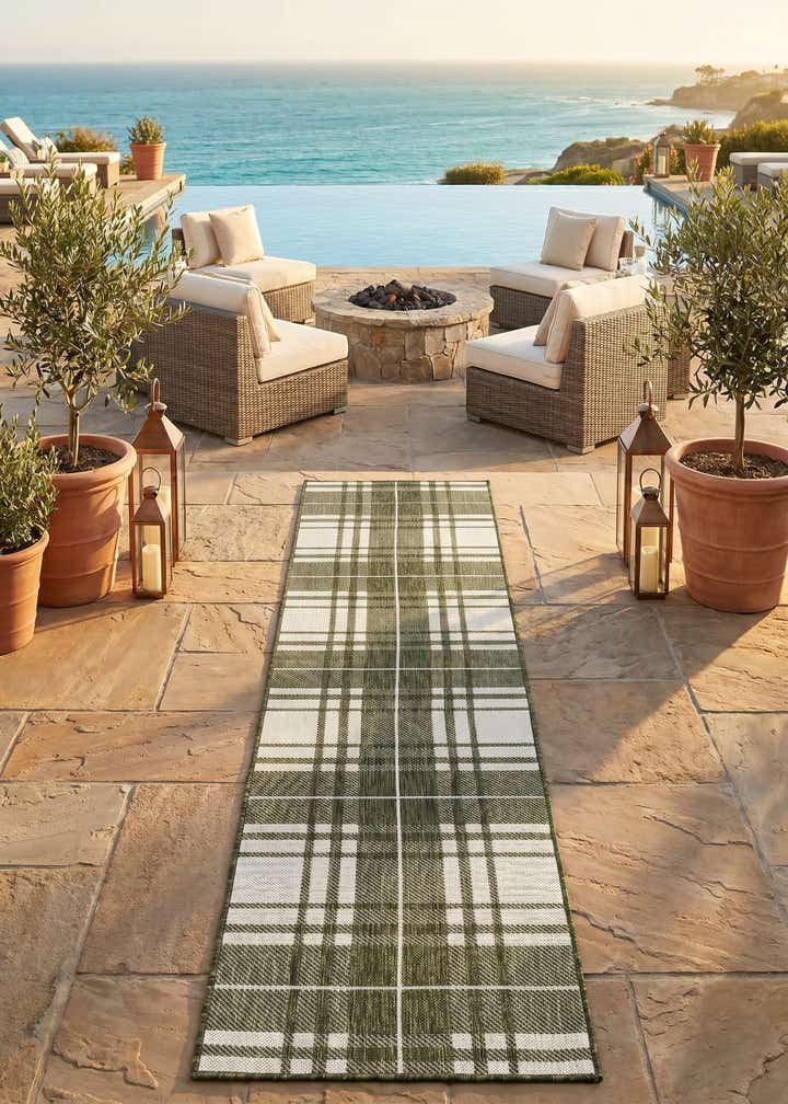 2' x 8' Easy-Clean Checkered Indoor / Outdoor Runner Rug