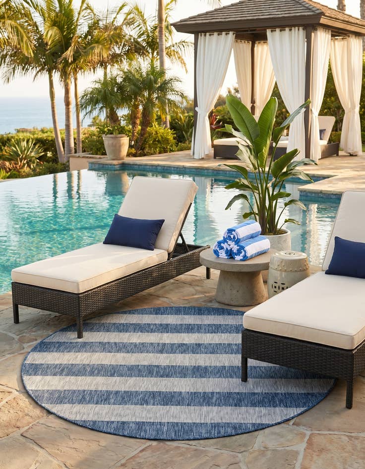 Detail image of 6' x 6' Easy-Clean Ribbon Indoor / Outdoor Round Rug