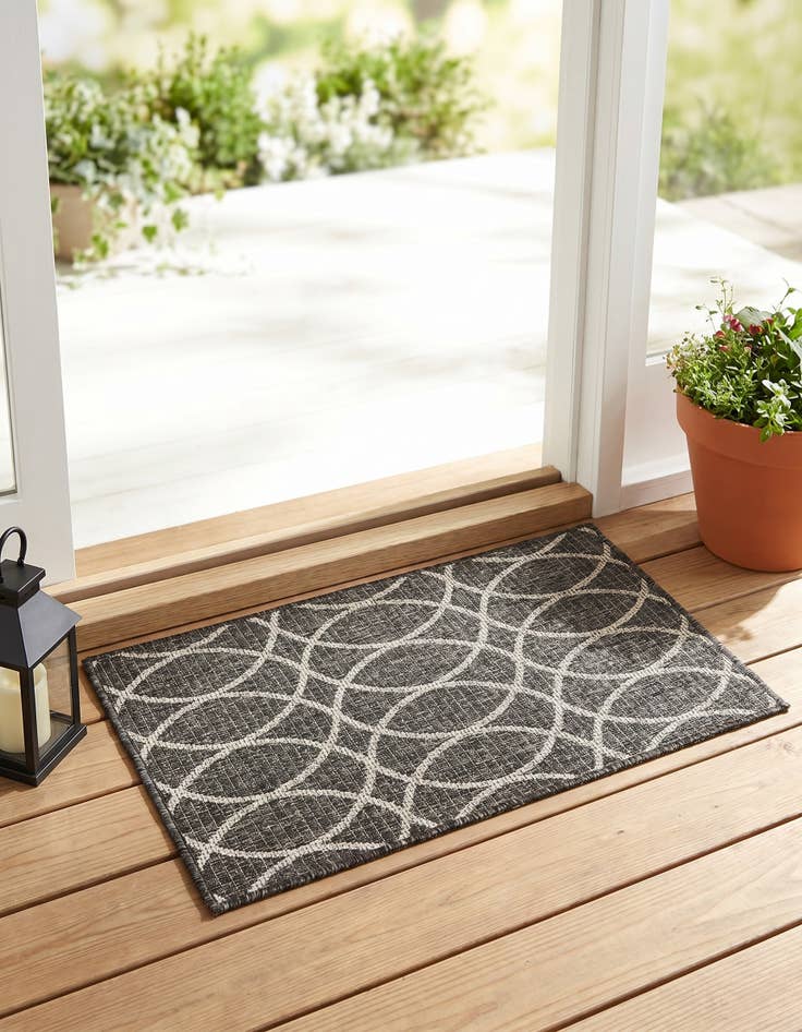 Detail image of 2' x 3' Easy-Clean Trellis Indoor / Outdoor Rug