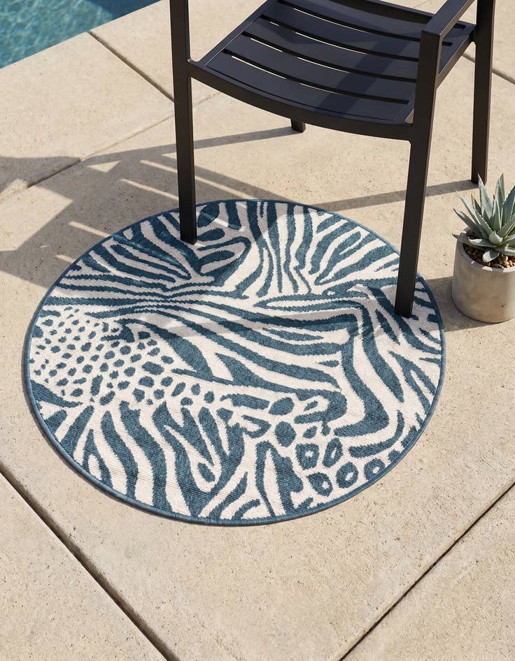 Detail image of 3' x 3' Easy-Clean Safari Indoor / Outdoor Round Rug