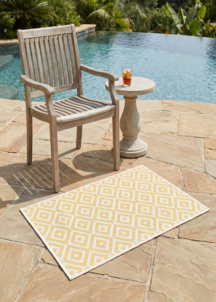 2' x 3' Easy-Clean Jill Zarin Costa Rica Indoor / Outdoor Rug