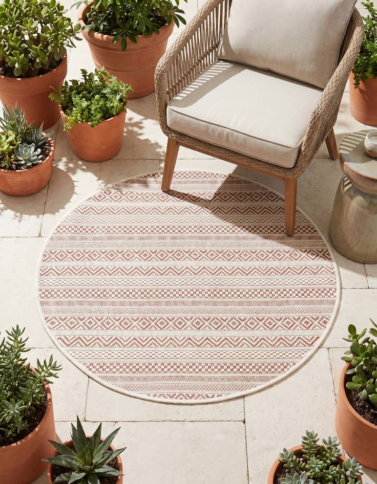 Detail image of 3' x 3' Easy-Clean Striped Indoor / Outdoor Round Rug