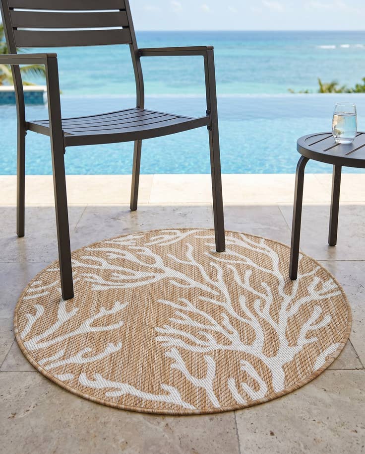 Detail image of 3' x 3' Easy-Clean Coastal Indoor / Outdoor Round Rug