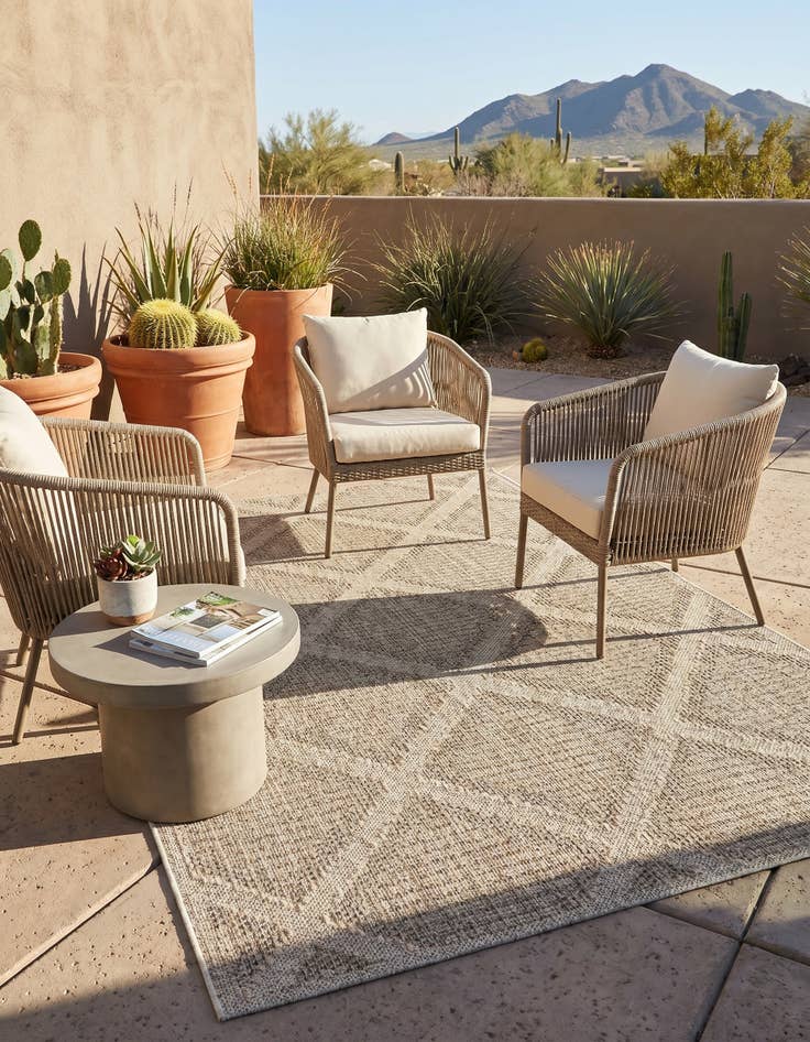 Detail image of 5' 3 x 8' Easy-Clean Trellis Indoor / Outdoor Rug