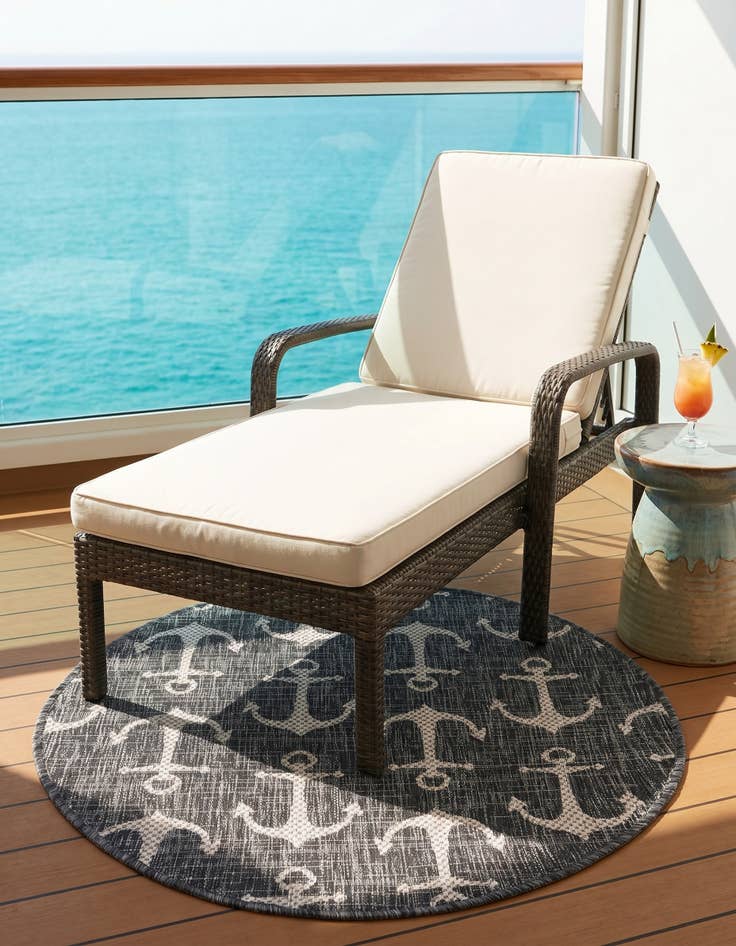 Detail image of 3' x 3' Easy-Clean Coastal Indoor / Outdoor Round Rug