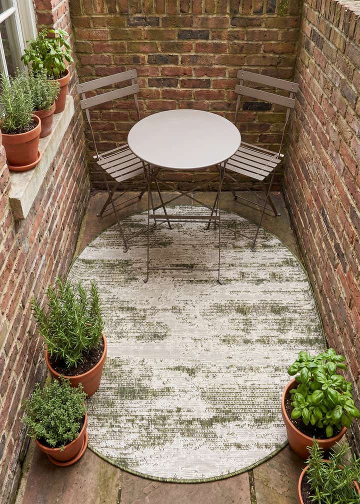 4' x 4' Easy-Clean Modern Indoor / Outdoor Round Rug