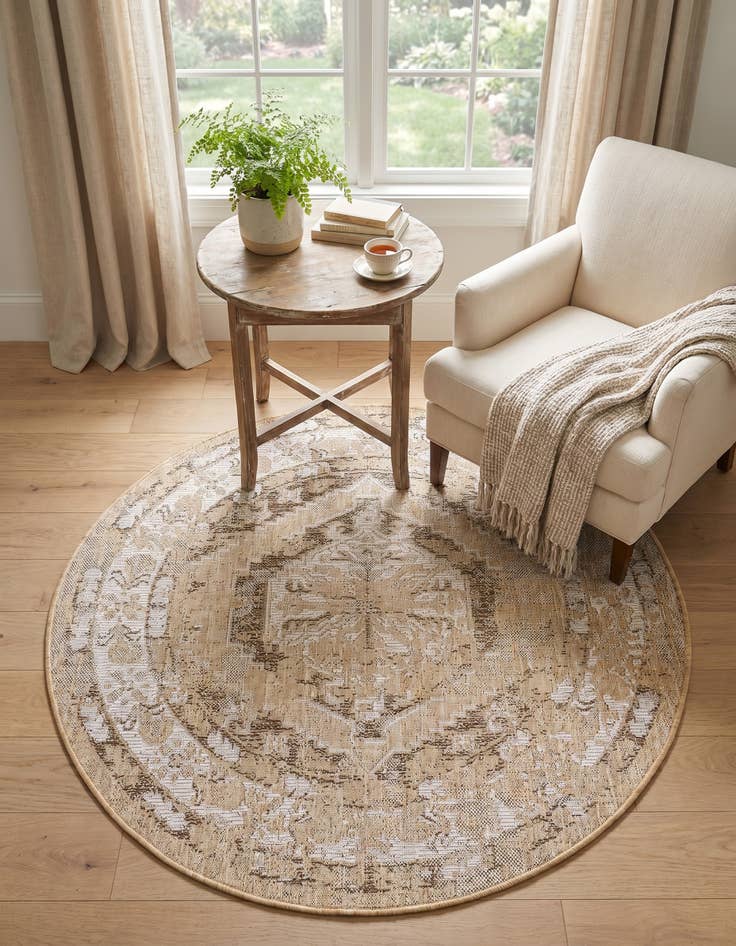 Detail image of 4' x 4' Easy-Clean Traditional Indoor / Outdoor Round Rug