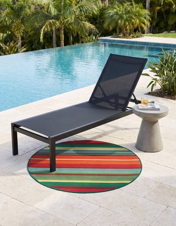 Detail image of 3' x 3' Easy-Clean Modern Indoor / Outdoor Round Rug