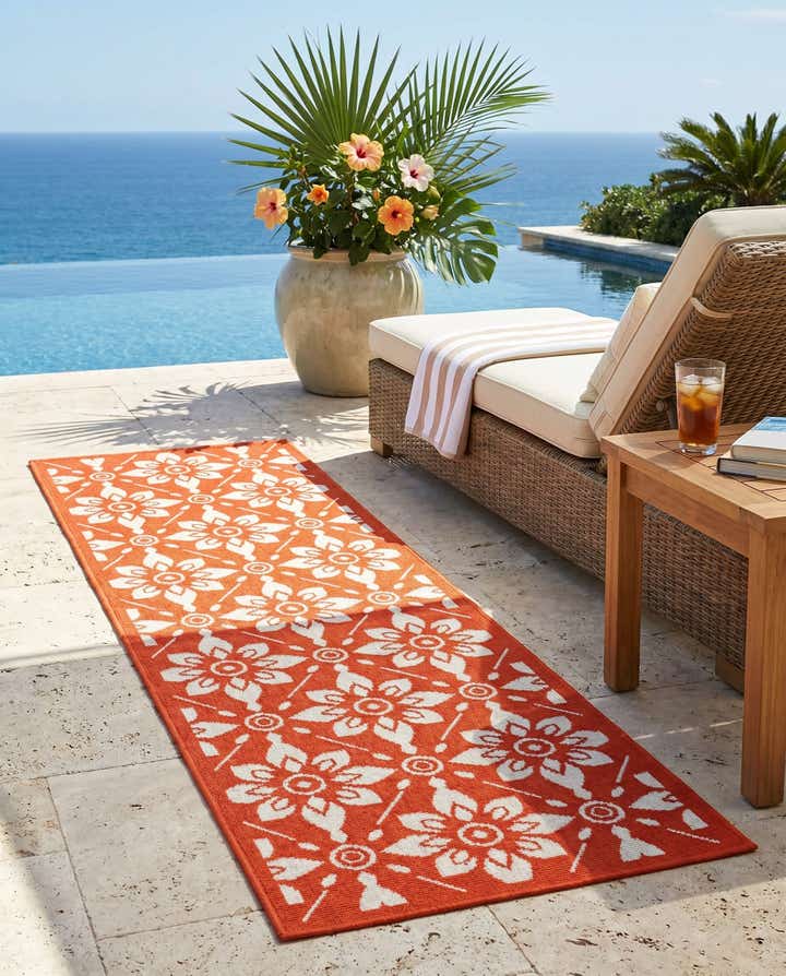 2' x 6' Easy-Clean Lattice Indoor / Outdoor Runner Rug