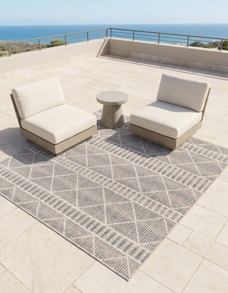 Detail image of 6' x 6' Easy-Clean Trellis Indoor / Outdoor Square Rug
