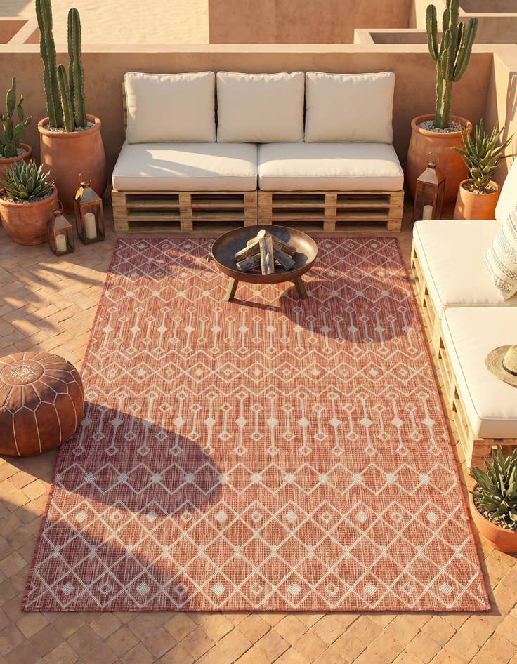 Detail image of 5' 3 x 8' Easy-Clean Lattice Indoor / Outdoor Rug