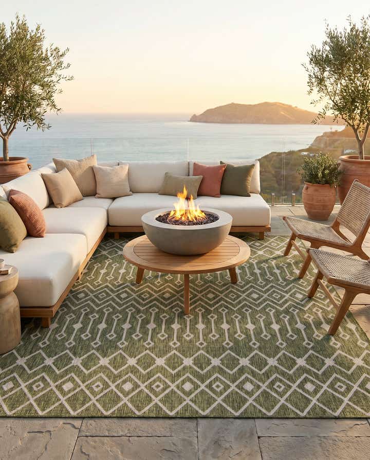 7' 10 x 7' 10 Easy-Clean Lattice Indoor / Outdoor Square Rug