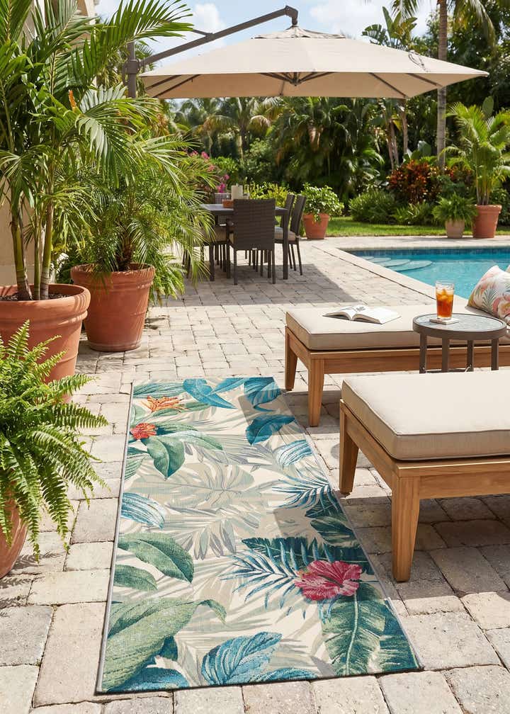 2' 7 x 7' Easy-Clean Botanical Indoor / Outdoor Runner Rug