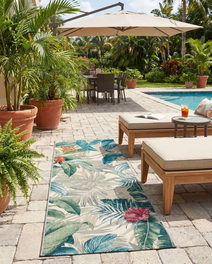 2' 7 x 7' Easy-Clean Botanical Indoor / Outdoor Runner Rug