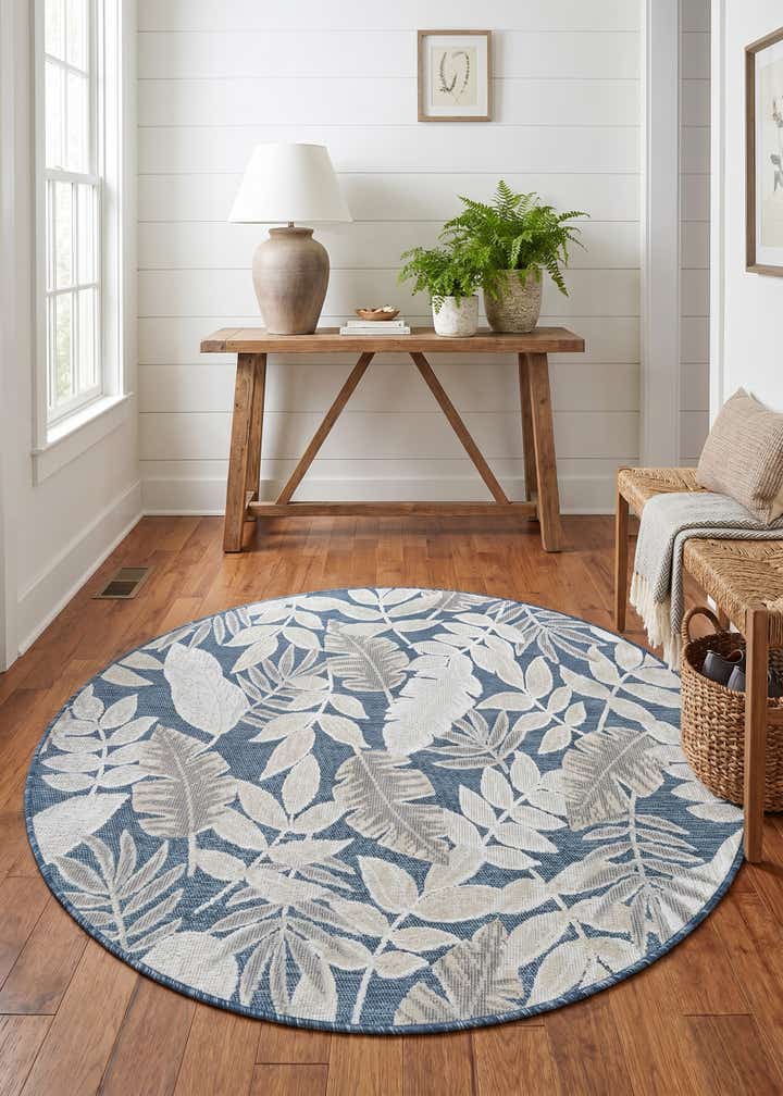4' 5 x 4' 5 Easy-Clean Botanical Indoor / Outdoor Round Rug