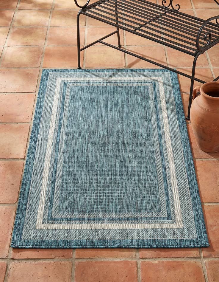 Detail image of 3' x 5' 3 Easy-Clean Border Indoor / Outdoor Rug