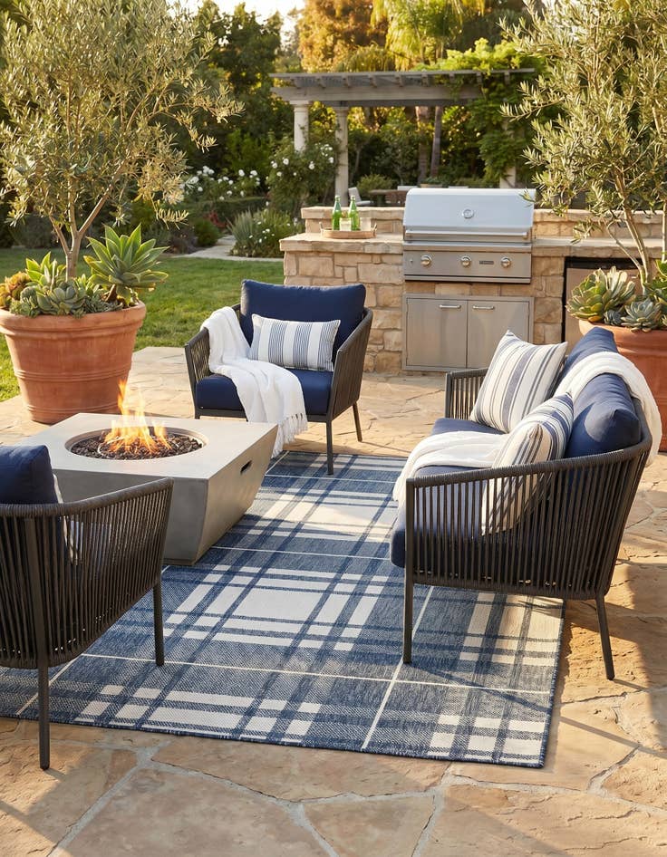 Detail image of 5' 3 x 8' Easy-Clean Checkered Indoor / Outdoor Rug