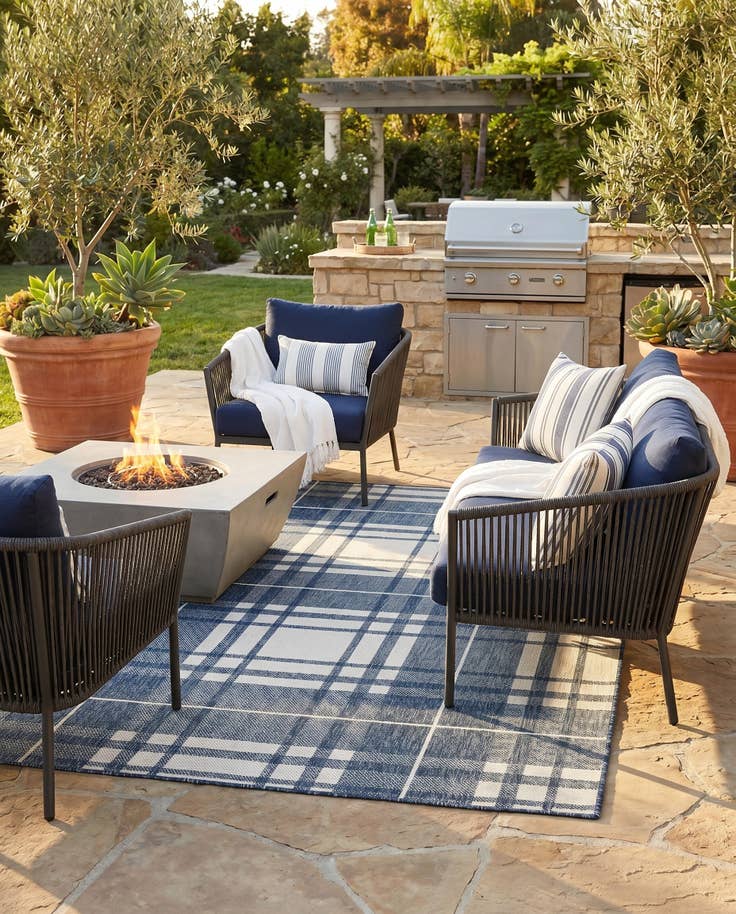 Detail image of 5' 3 x 8' Easy-Clean Checkered Indoor / Outdoor Rug