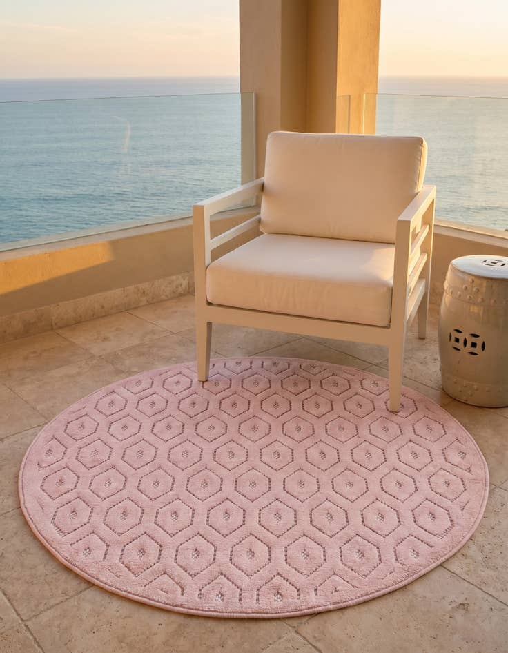 Detail image of 4' x 4' Easy-Clean Trellis Textured Indoor / Outdoor Round Rug