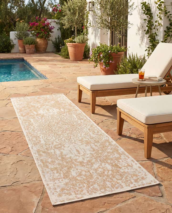2' x 6' Easy-Clean Jill Zarin Dubai Indoor / Outdoor Runner Rug
