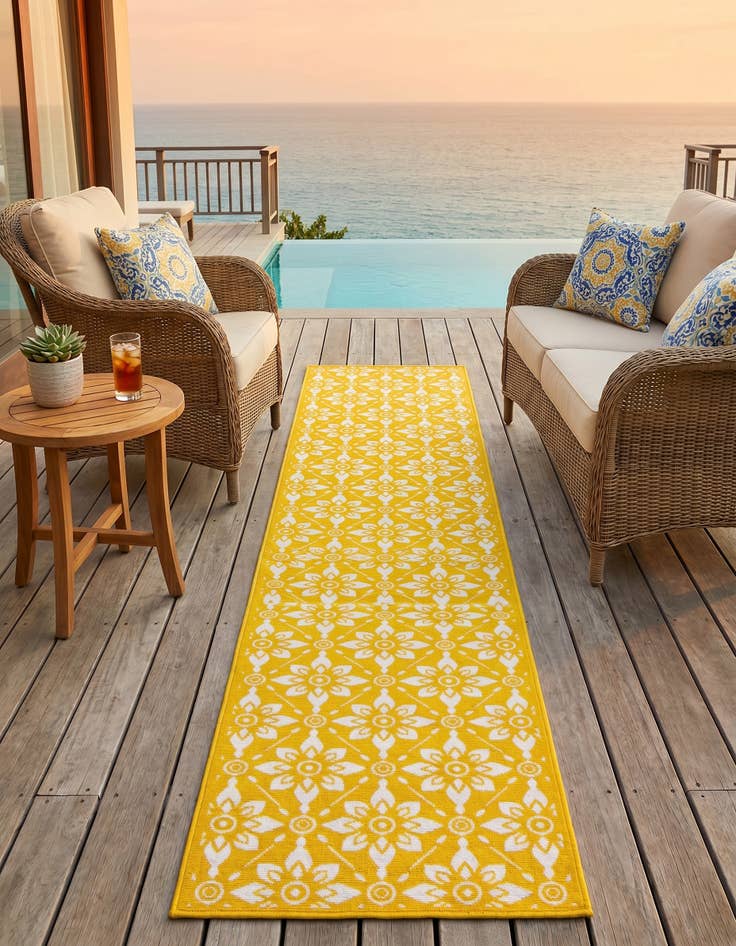 Detail image of 2' 7 x 12' Easy-Clean Trellis Indoor / Outdoor Runner Rug