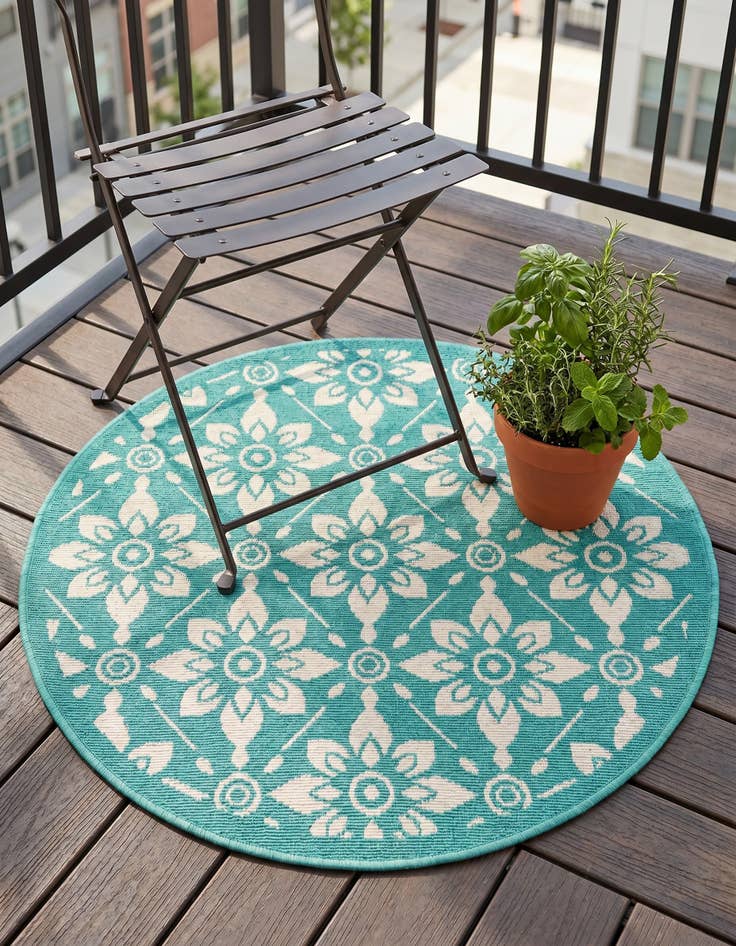 Detail image of 3' x 3' Easy-Clean Lattice Indoor / Outdoor Round Rug