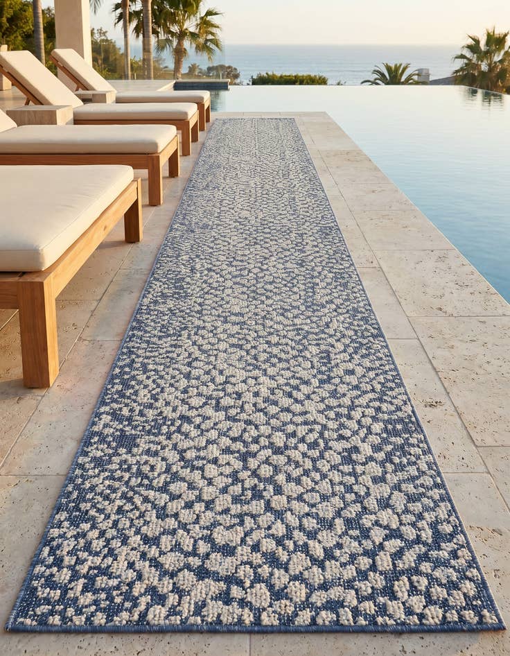 Detail image of 2' 7 x 12' Easy-Clean Safari Indoor / Outdoor Runner Rug