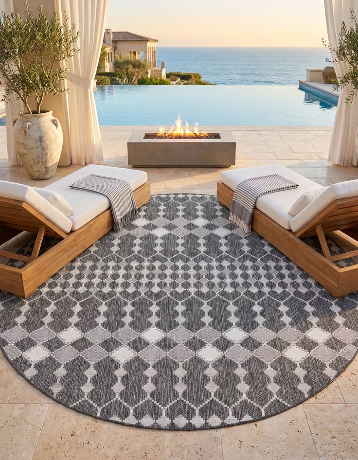Detail image of 10' x 10' Easy-Clean Trellis Indoor / Outdoor Round Rug