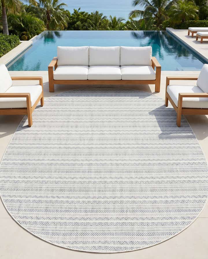 7' 10 x 10' Easy-Clean Striped Indoor / Outdoor Oval Rug
