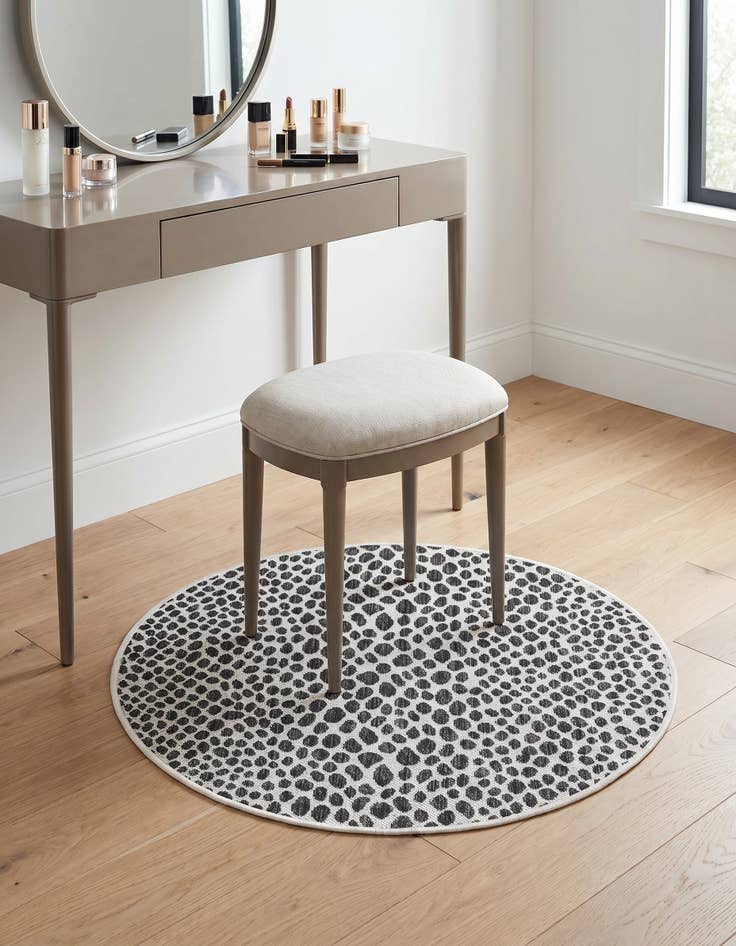 Detail image of 3' x 3' Easy-Clean Jill Zarin Cape Town Indoor / Outdoor Round Rug