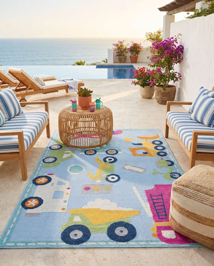 5' 3 x 7' 7 Easy-Clean Indoor / Outdoor Rug